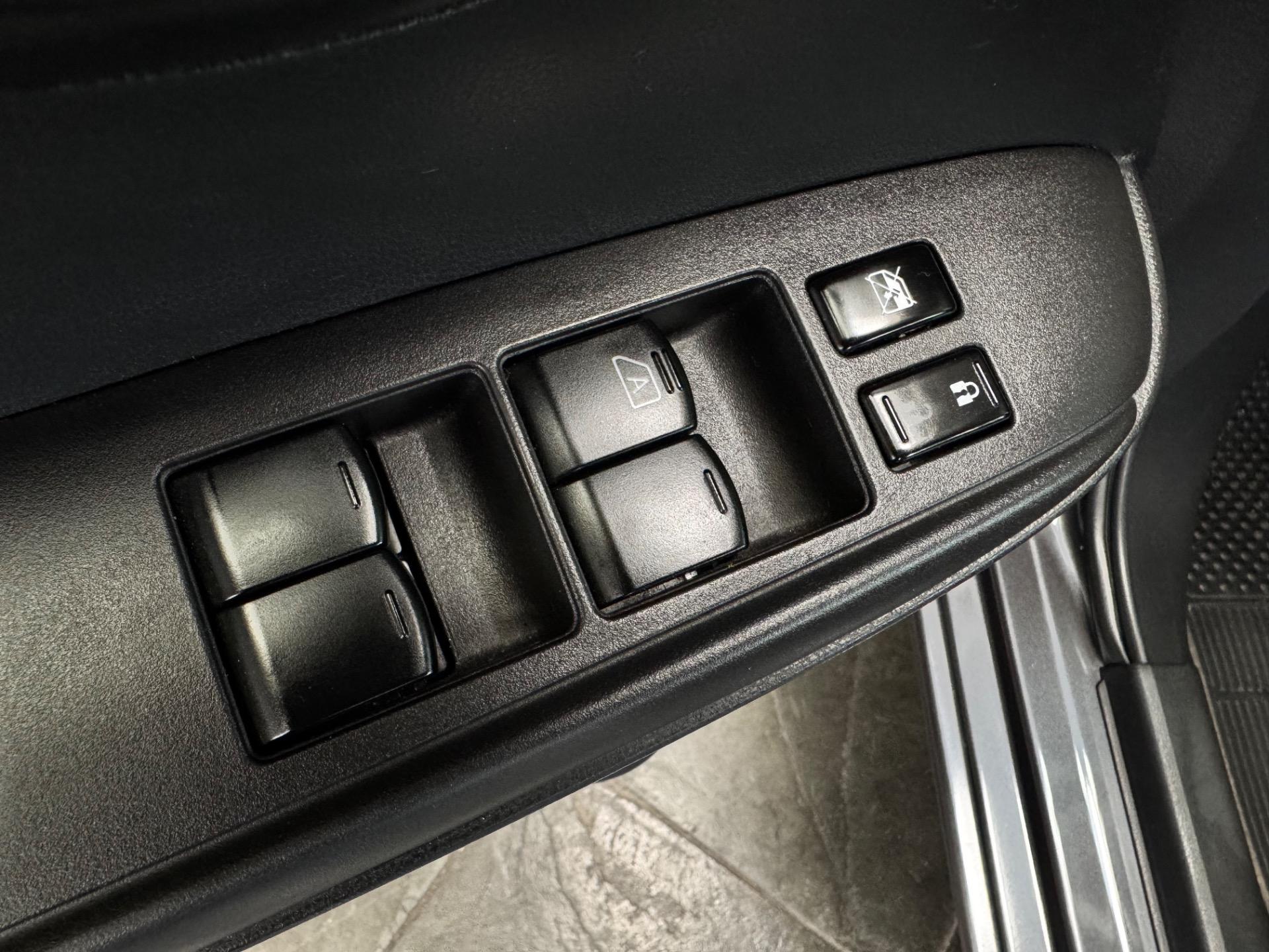 NISSAN Versa Sedan - Foto