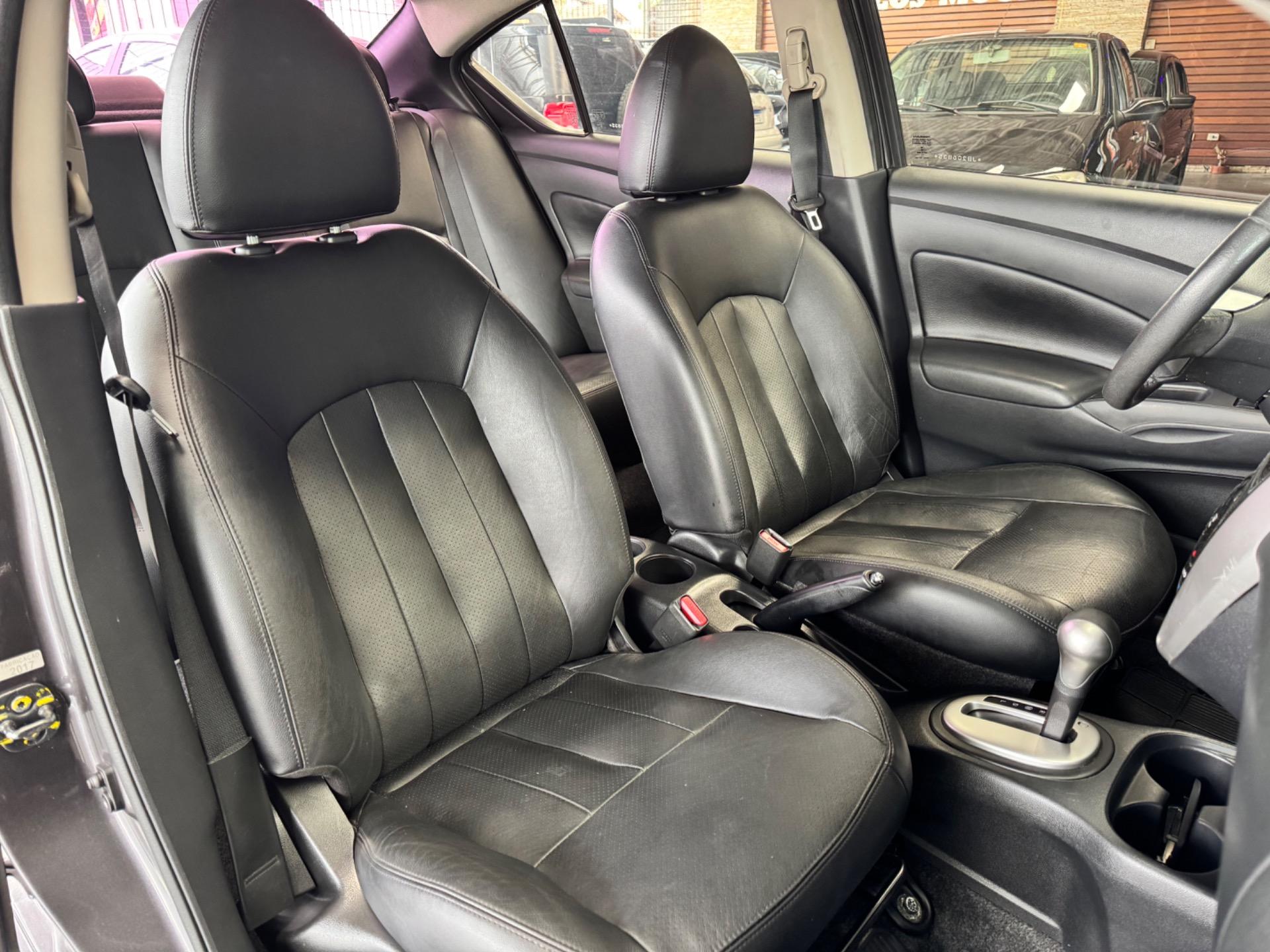 NISSAN Versa Sedan - Foto