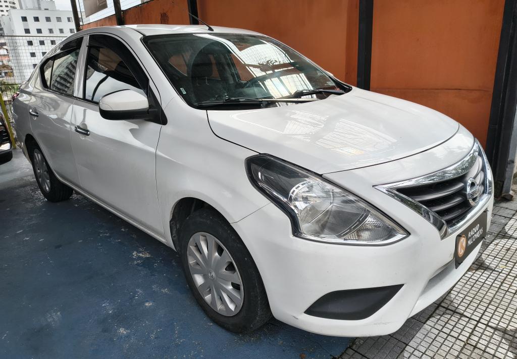 NISSAN Versa Sedan