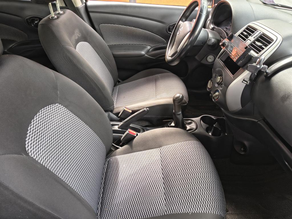 NISSAN Versa Sedan - Foto