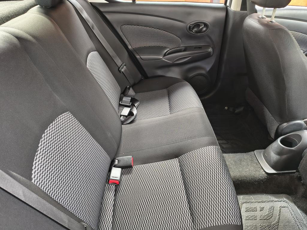 NISSAN Versa Sedan - Foto