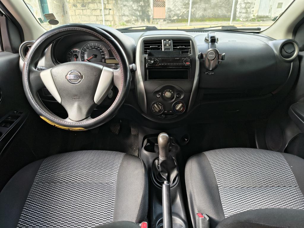 NISSAN Versa Sedan - Foto