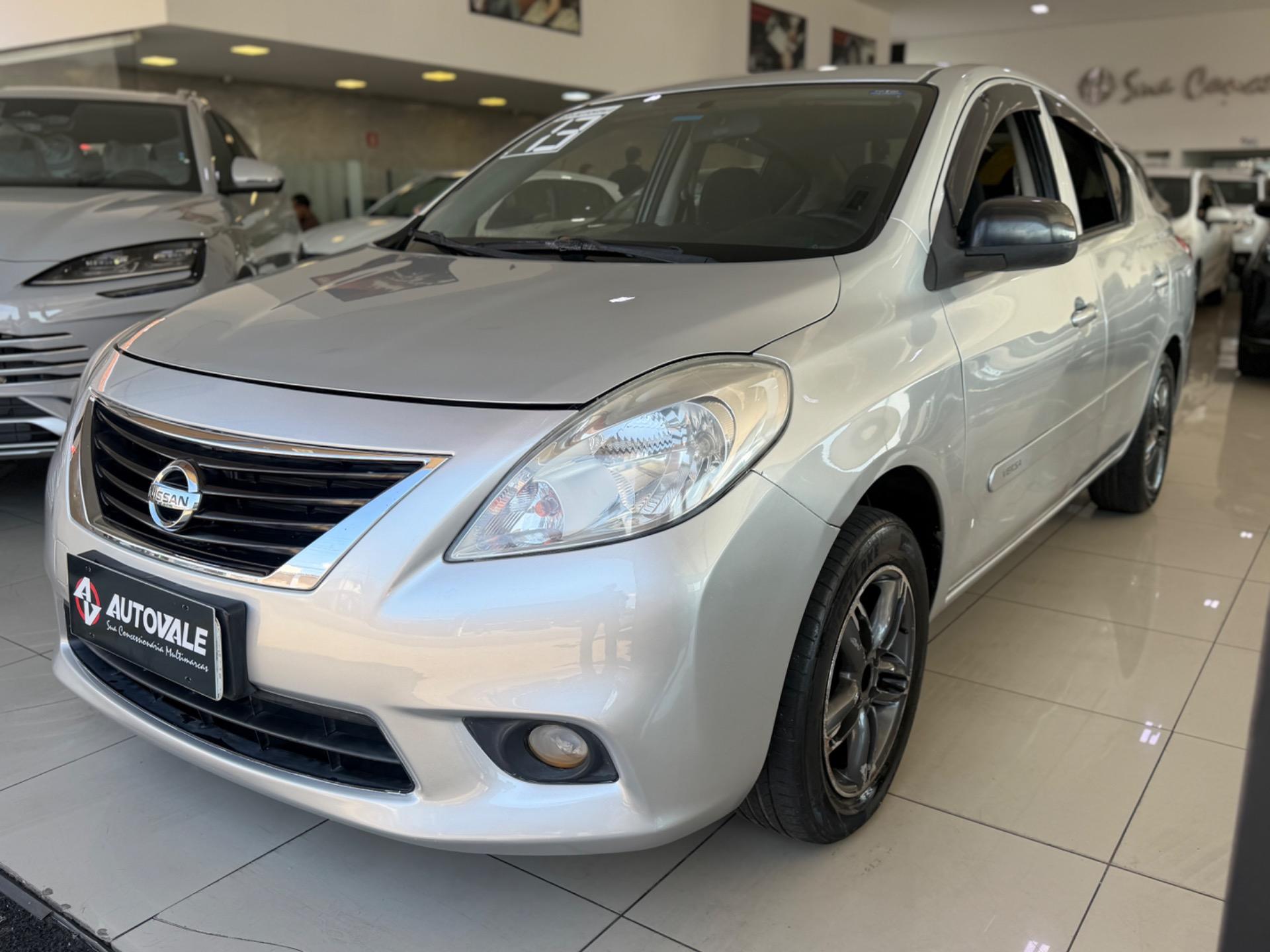 NISSAN Versa Sedan - Foto