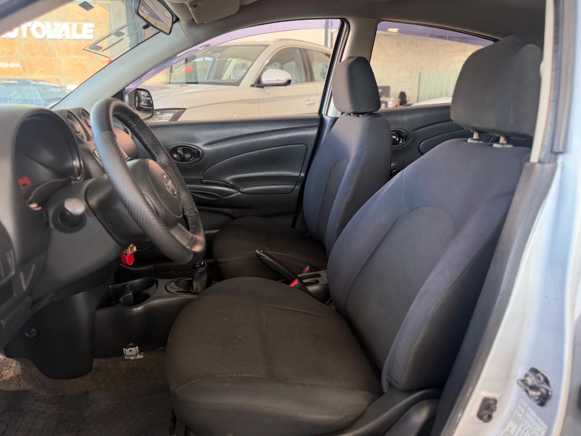 NISSAN Versa Sedan - Foto