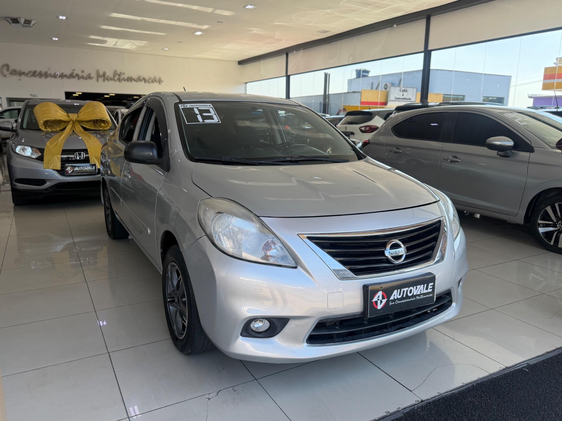 NISSAN Versa Sedan - Foto