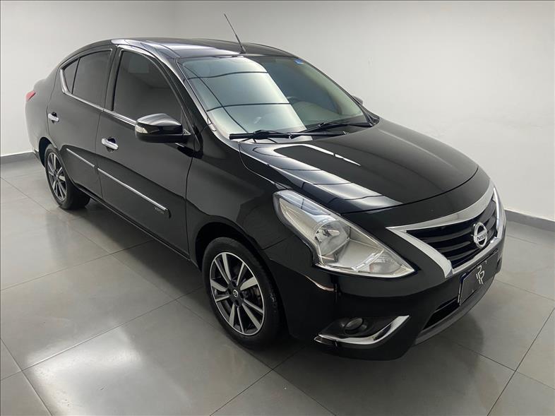 NISSAN Versa Sedan