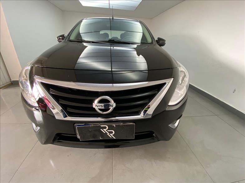 NISSAN Versa Sedan - Foto