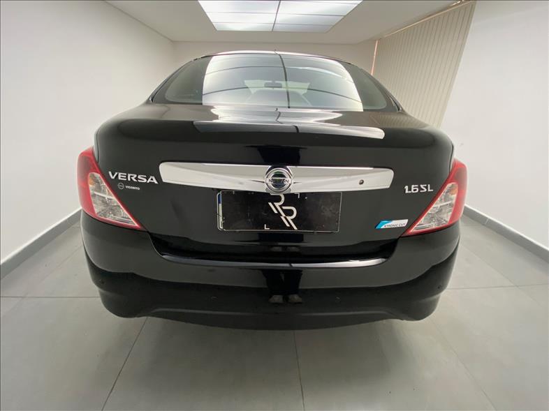 NISSAN Versa Sedan - Foto