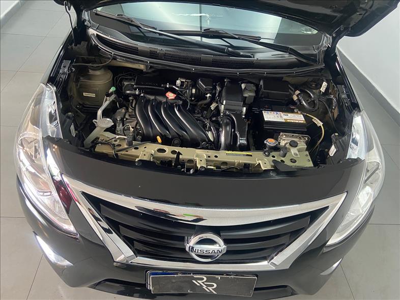 NISSAN Versa Sedan - Foto