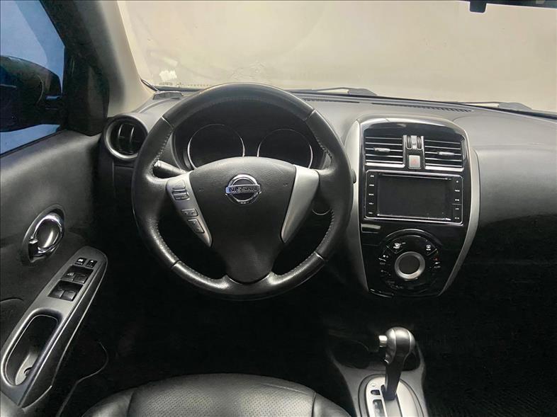 NISSAN Versa Sedan - Foto