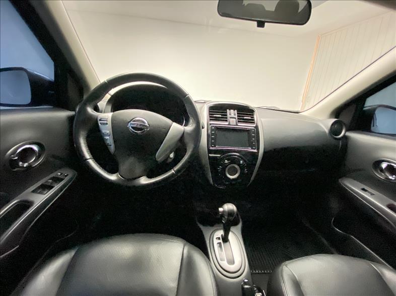 NISSAN Versa Sedan - Foto