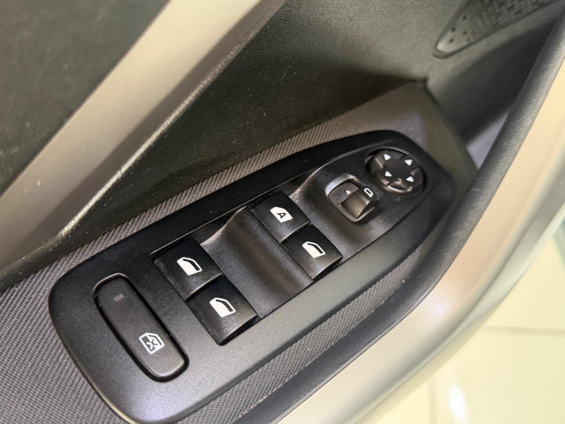PEUGEOT 2008 - Foto