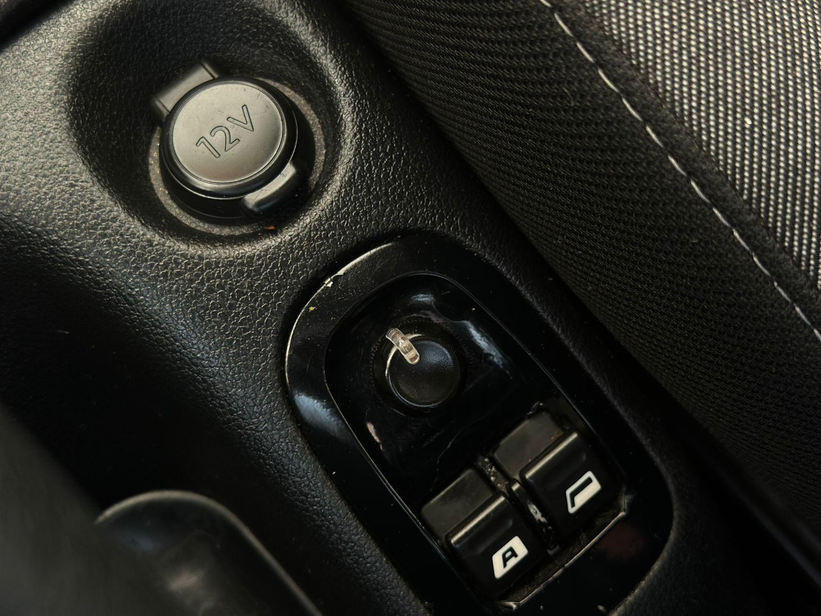 PEUGEOT 207 Hatch - Foto