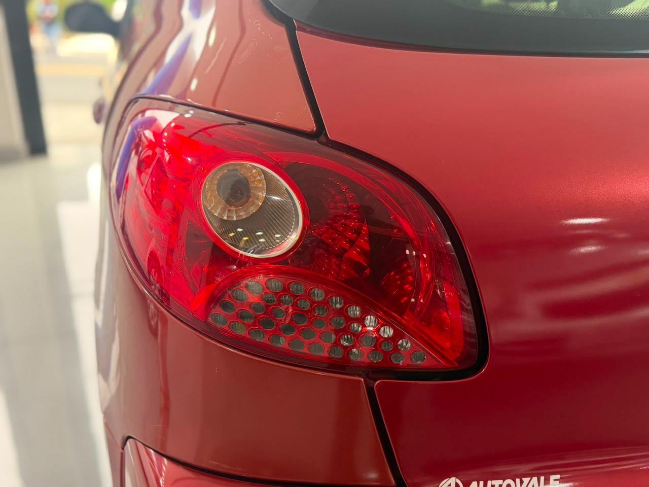 PEUGEOT 207 Hatch - Foto