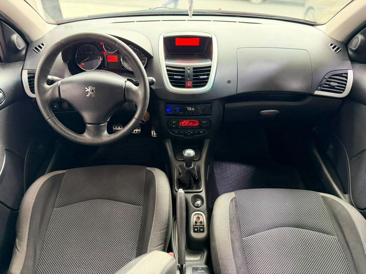 PEUGEOT 207 Hatch - Foto