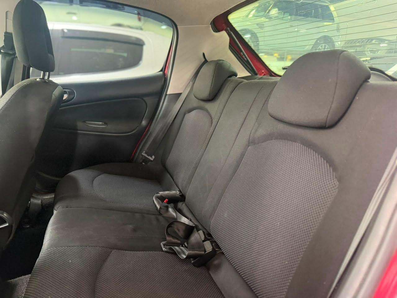 PEUGEOT 207 Hatch - Foto