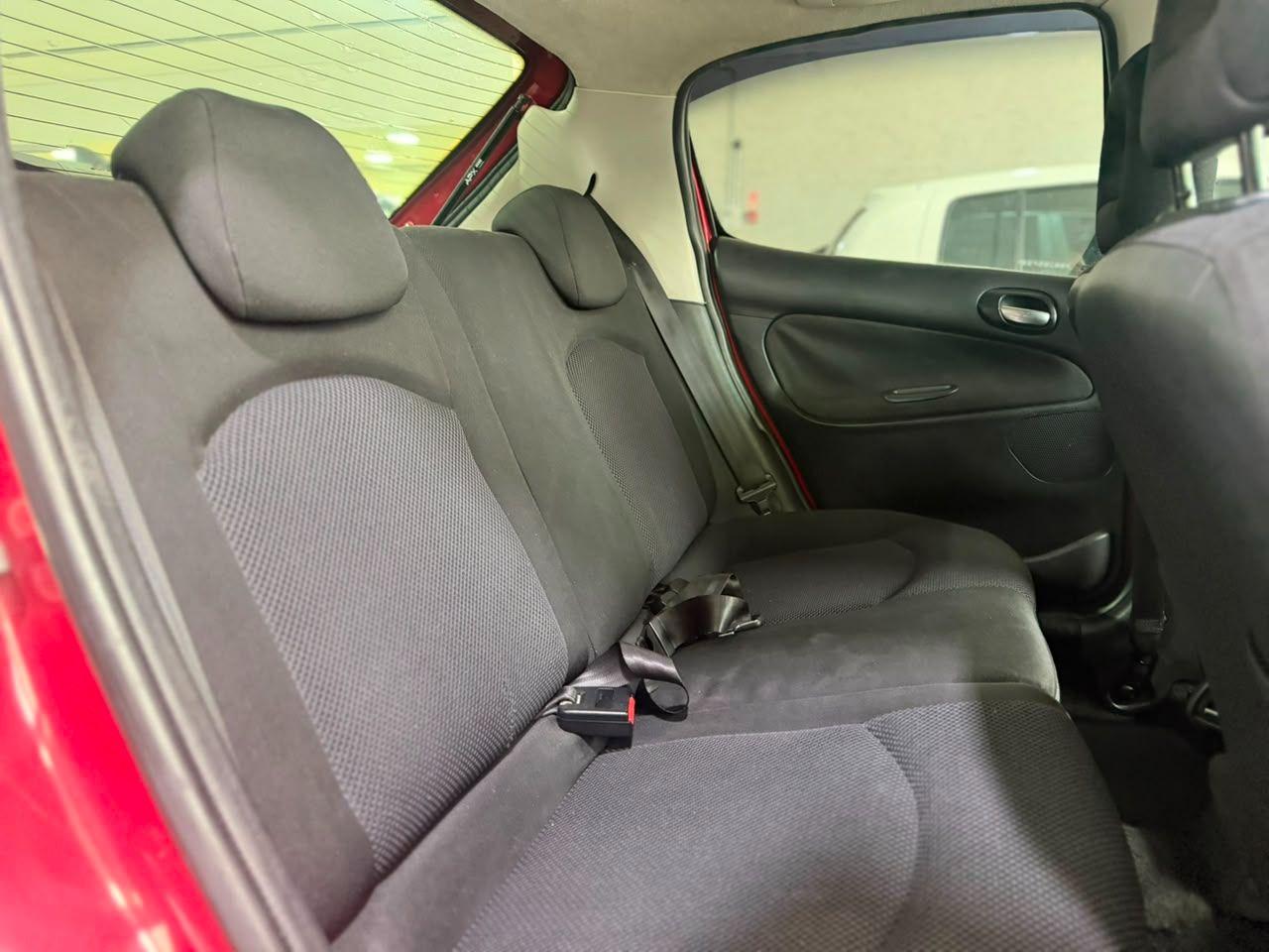 PEUGEOT 207 Hatch - Foto