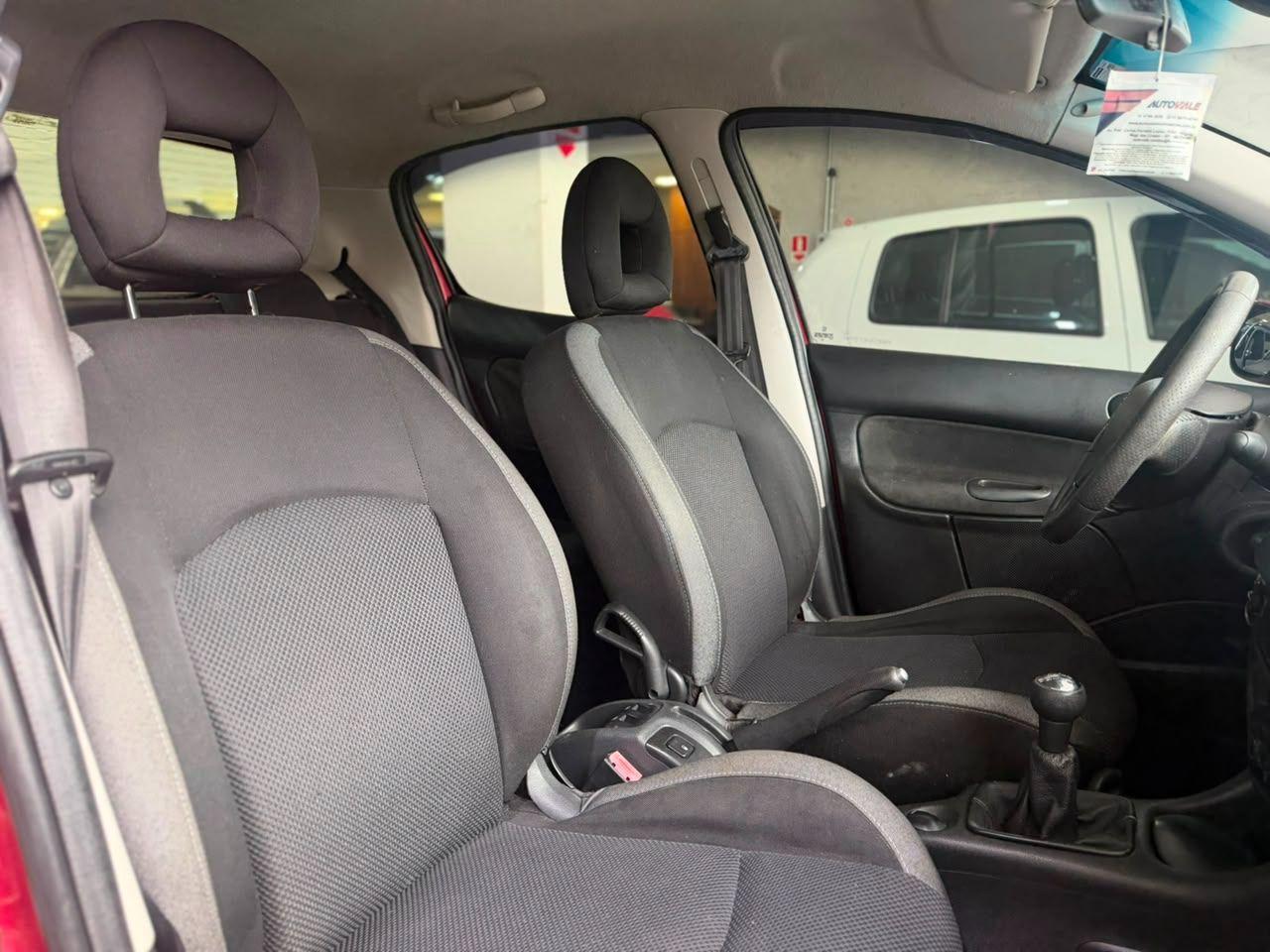 PEUGEOT 207 Hatch - Foto