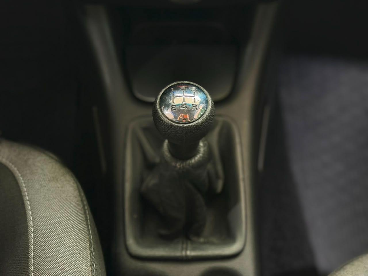 PEUGEOT 207 Hatch - Foto