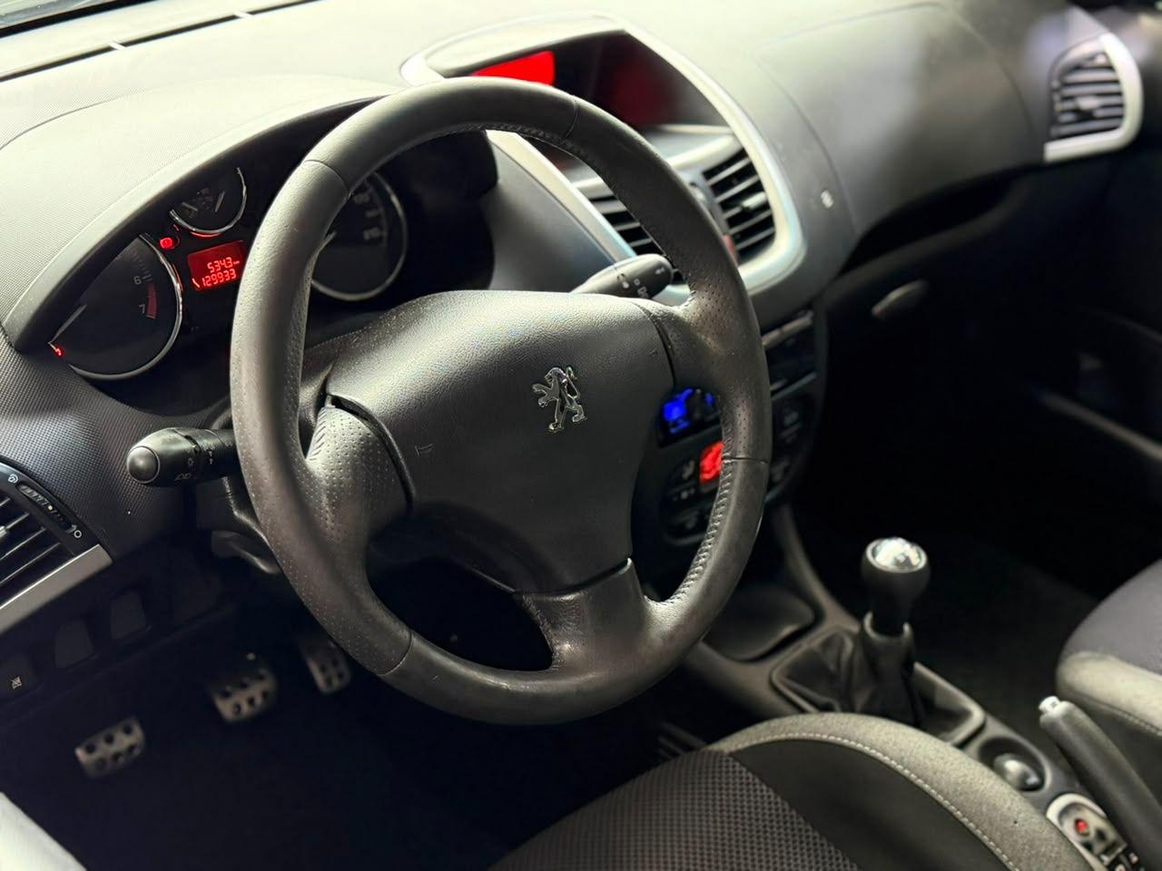 PEUGEOT 207 Hatch - Foto