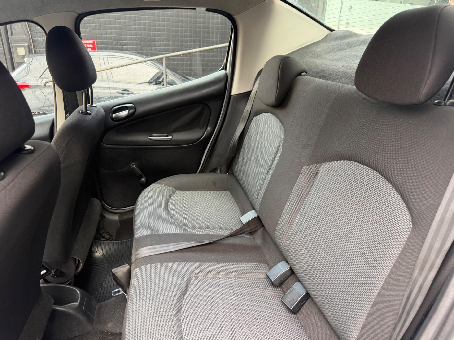 PEUGEOT 207 Hatch - Foto