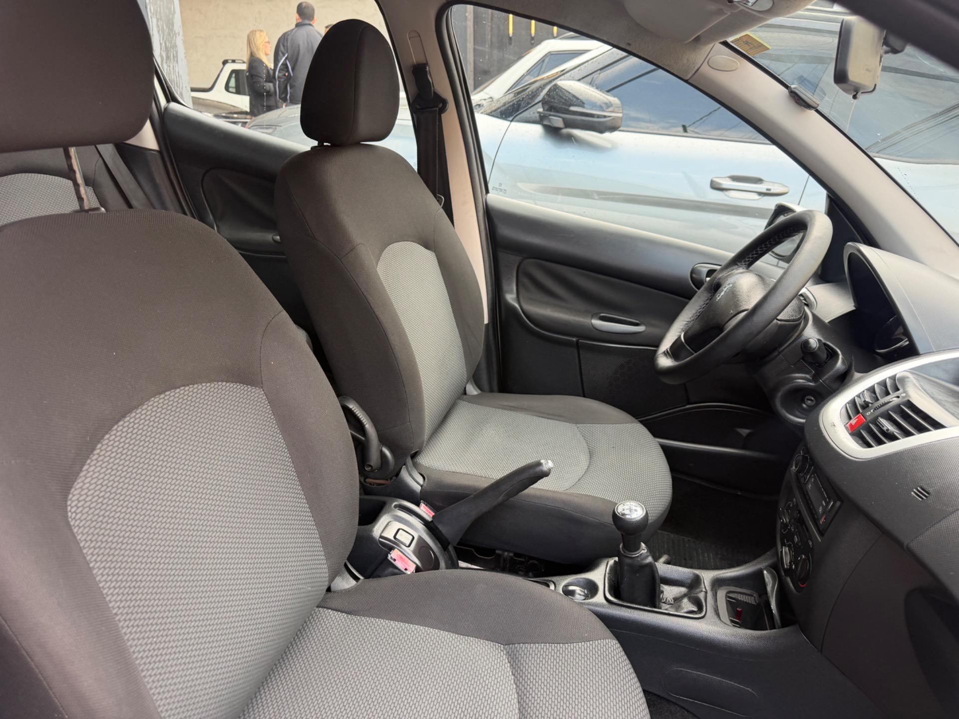 PEUGEOT 207 Hatch - Foto