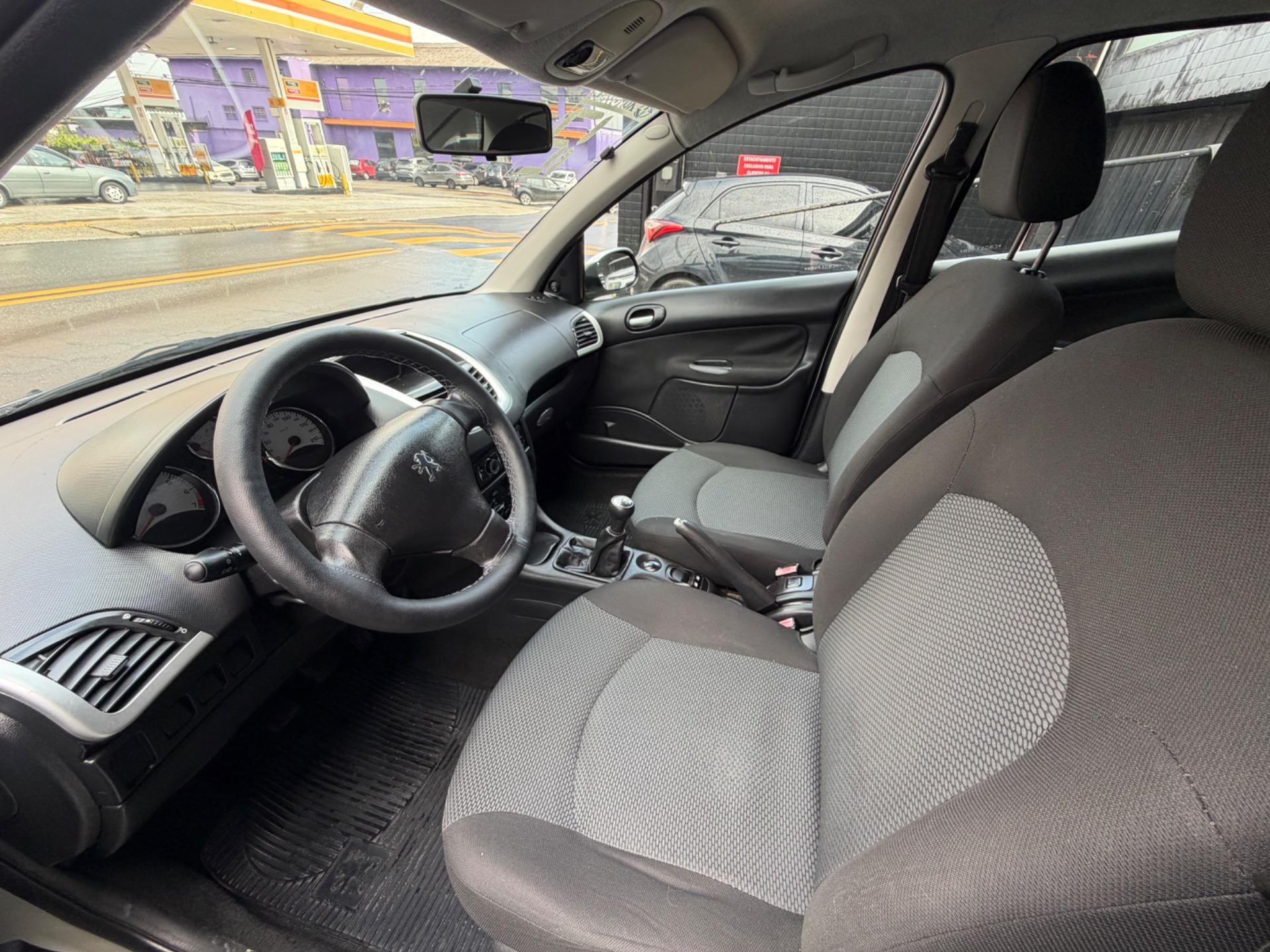 PEUGEOT 207 Hatch - Foto