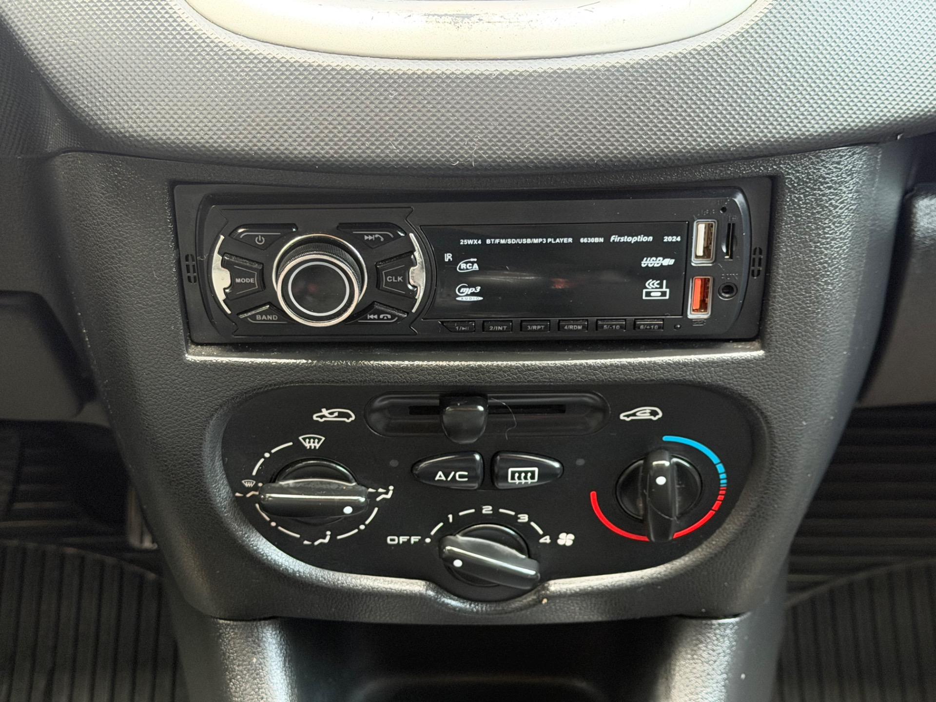 PEUGEOT 207 Hatch - Foto