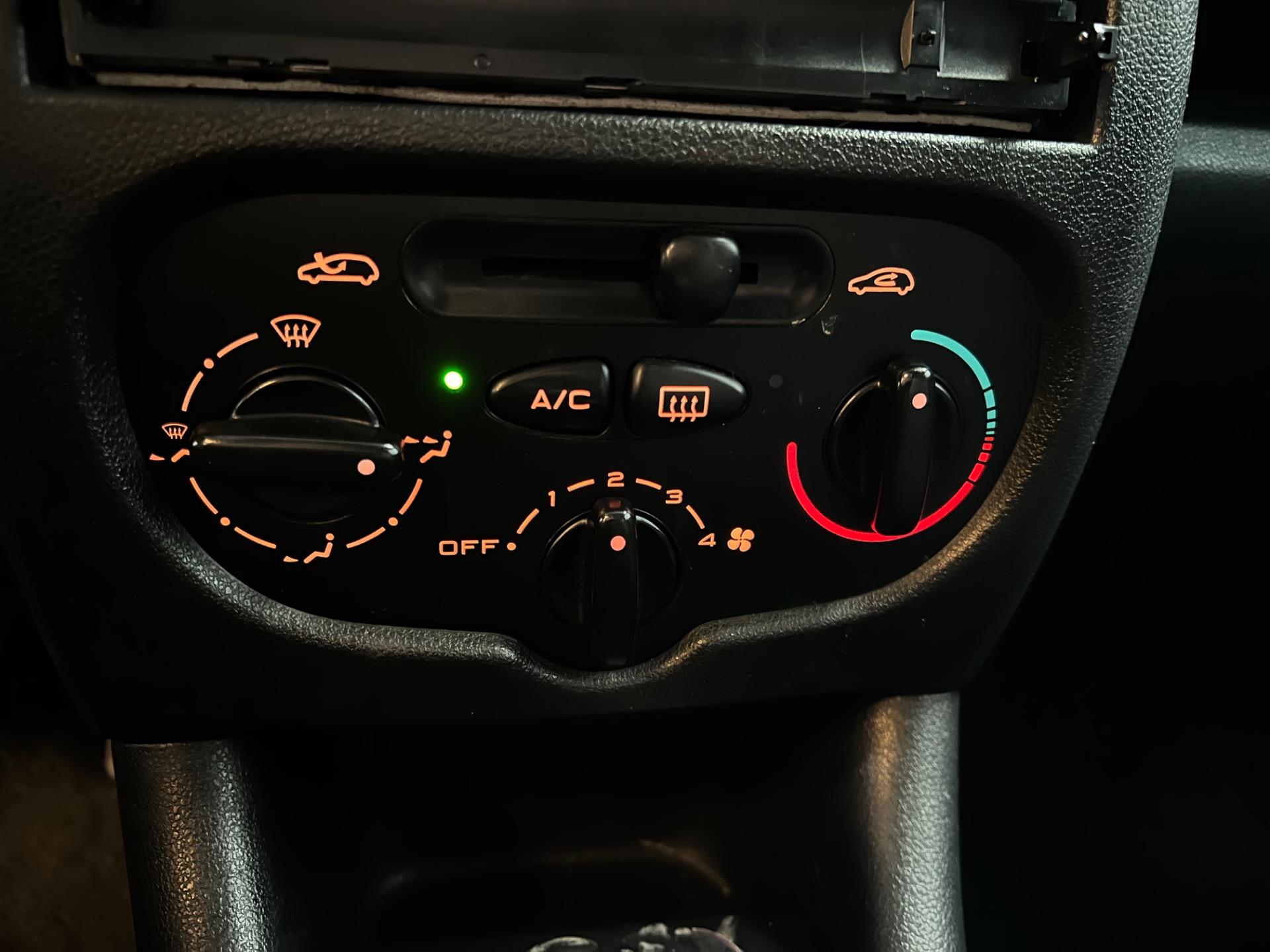 PEUGEOT 207 Hatch - Foto
