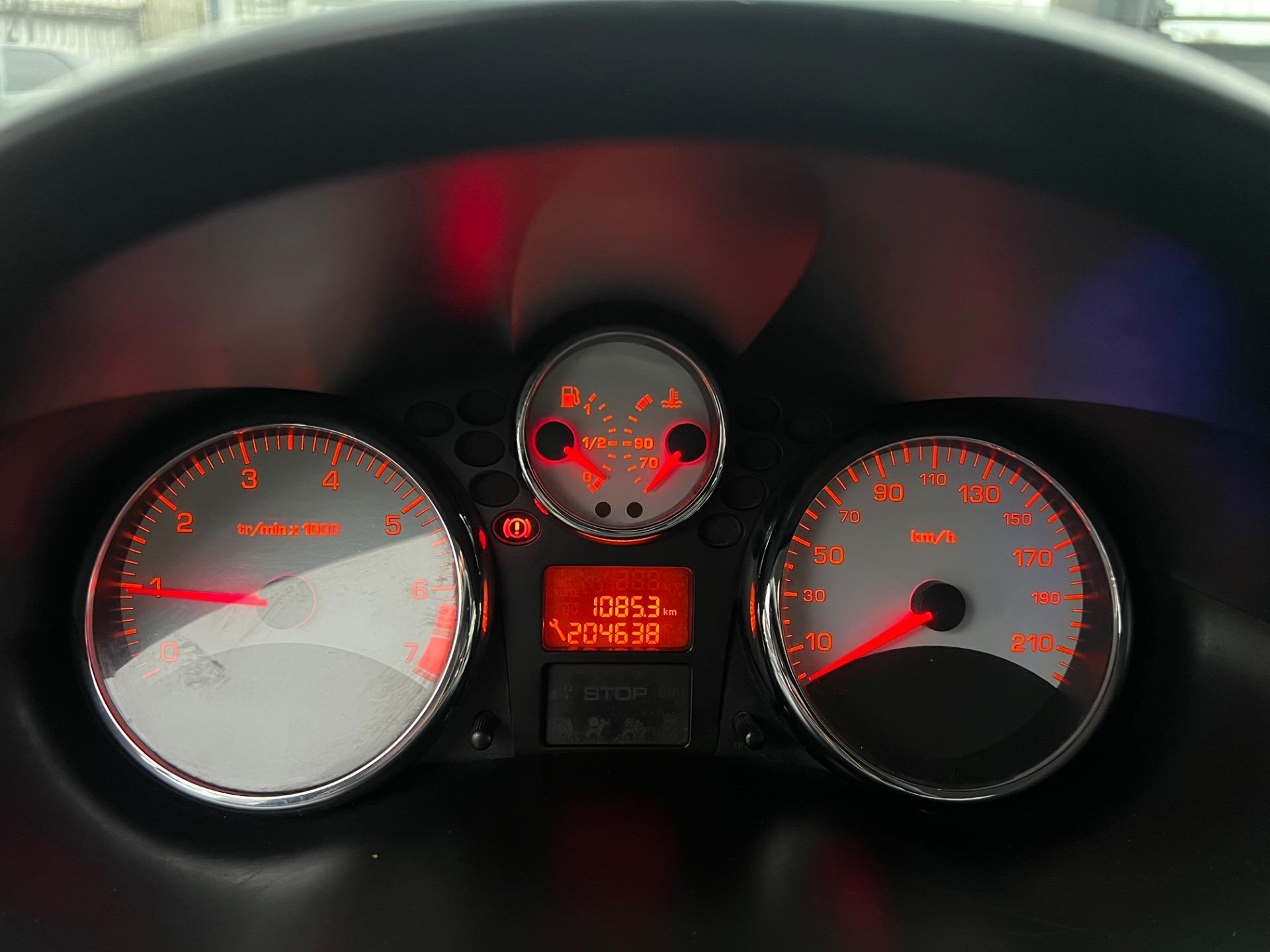 PEUGEOT 207 Sedan - Foto