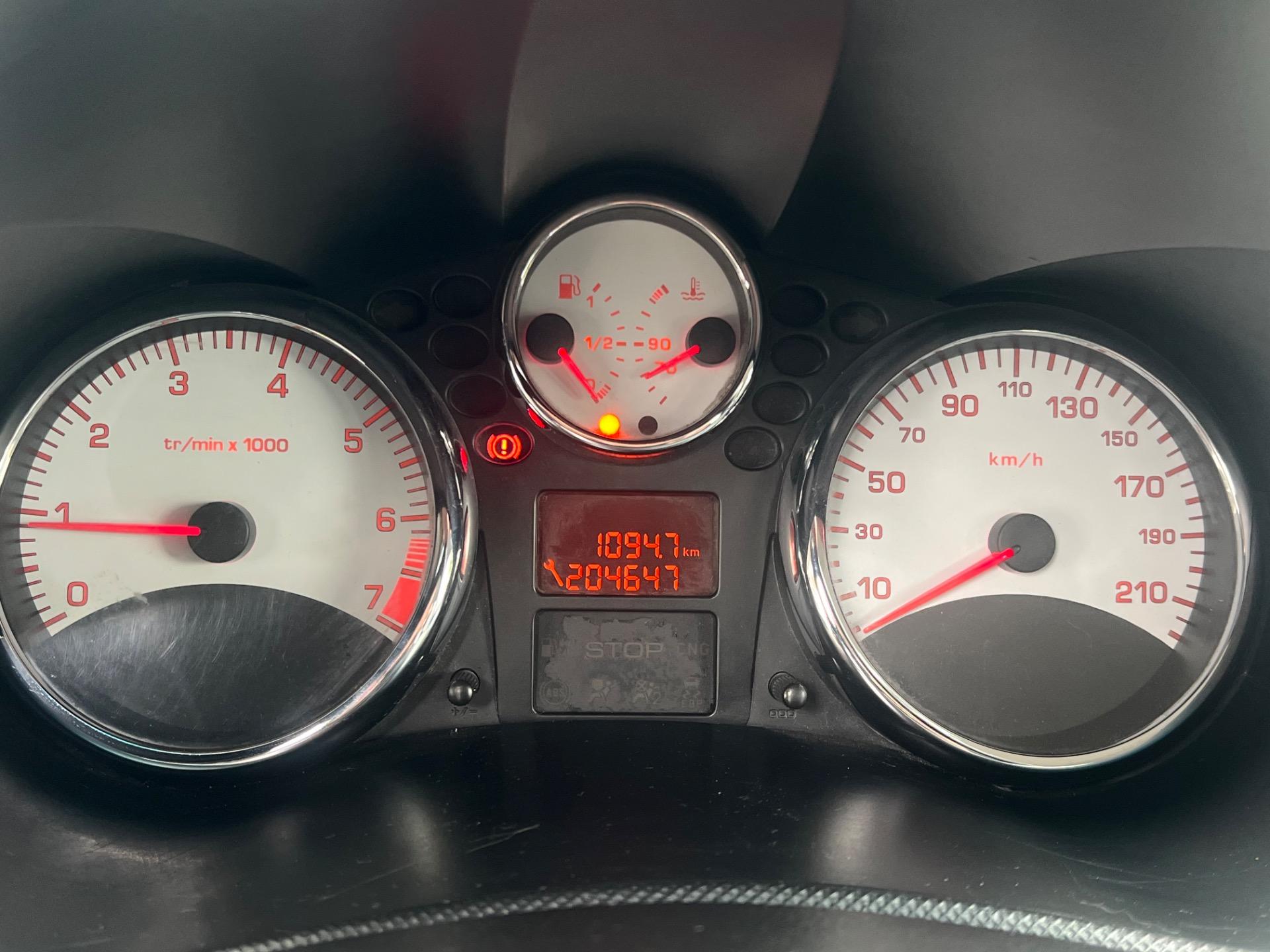 PEUGEOT 207 Sedan - Foto