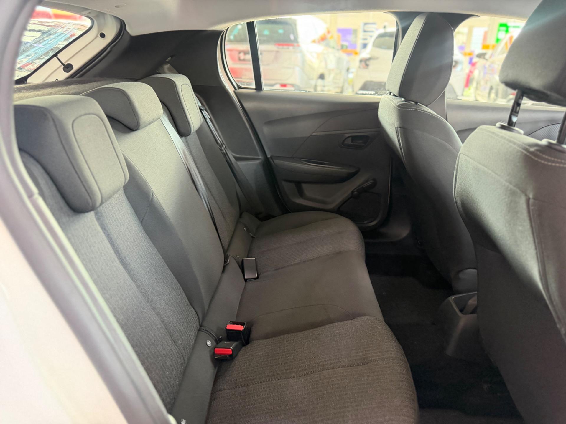 PEUGEOT 208 - Foto