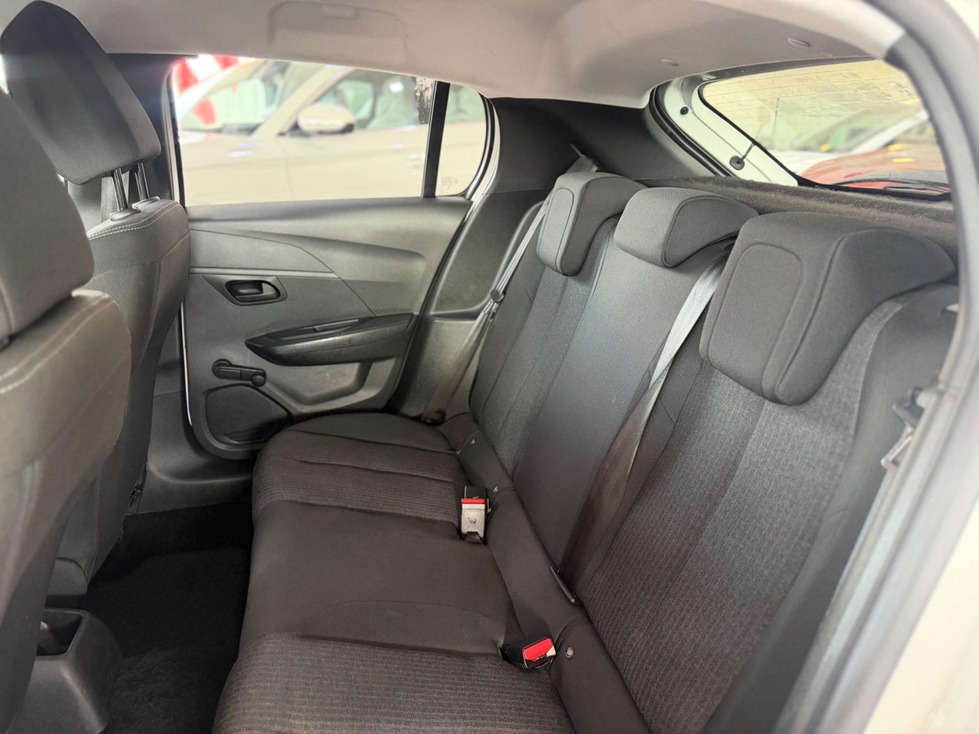 PEUGEOT 208 - Foto