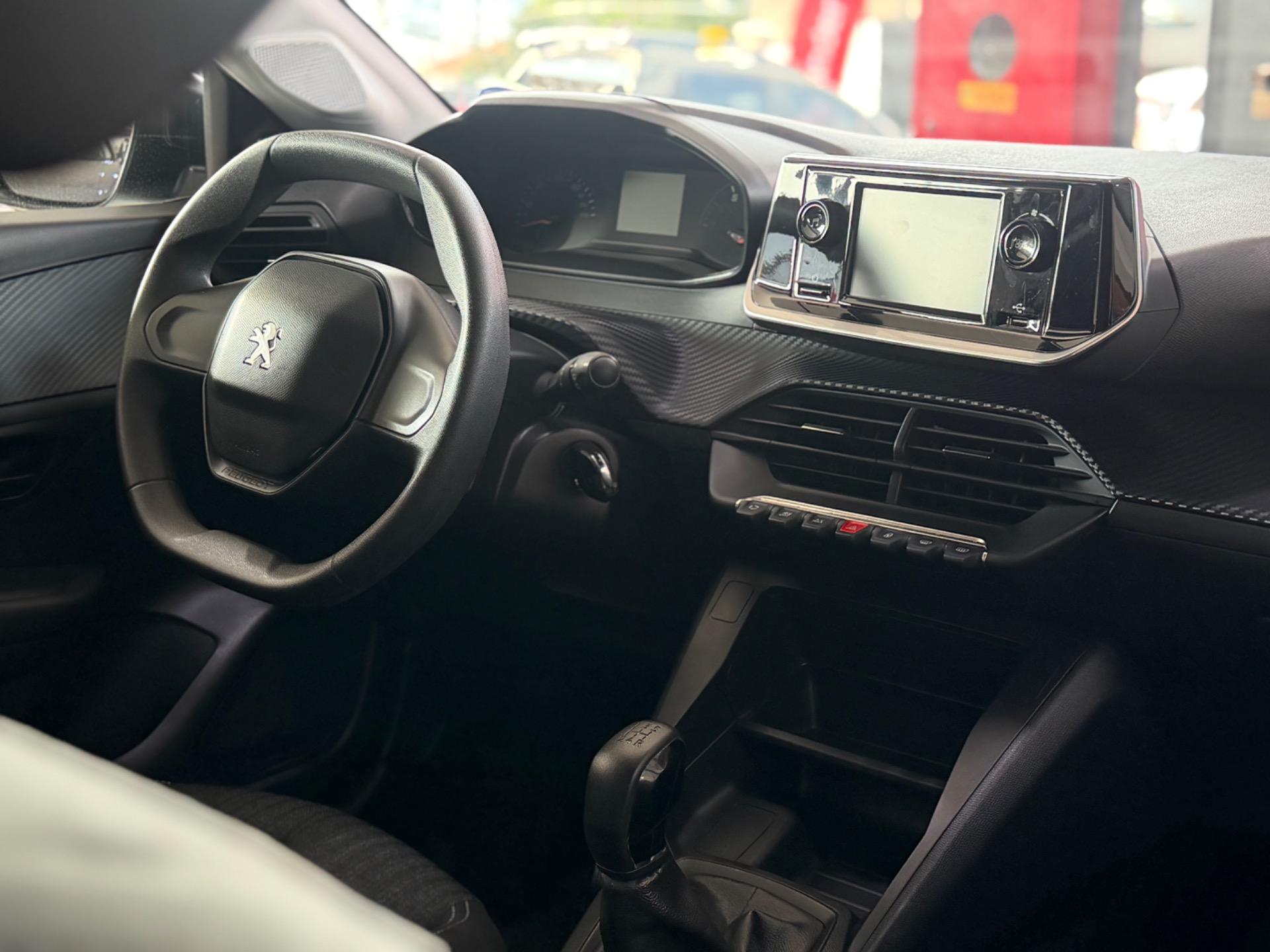 PEUGEOT 208 - Foto
