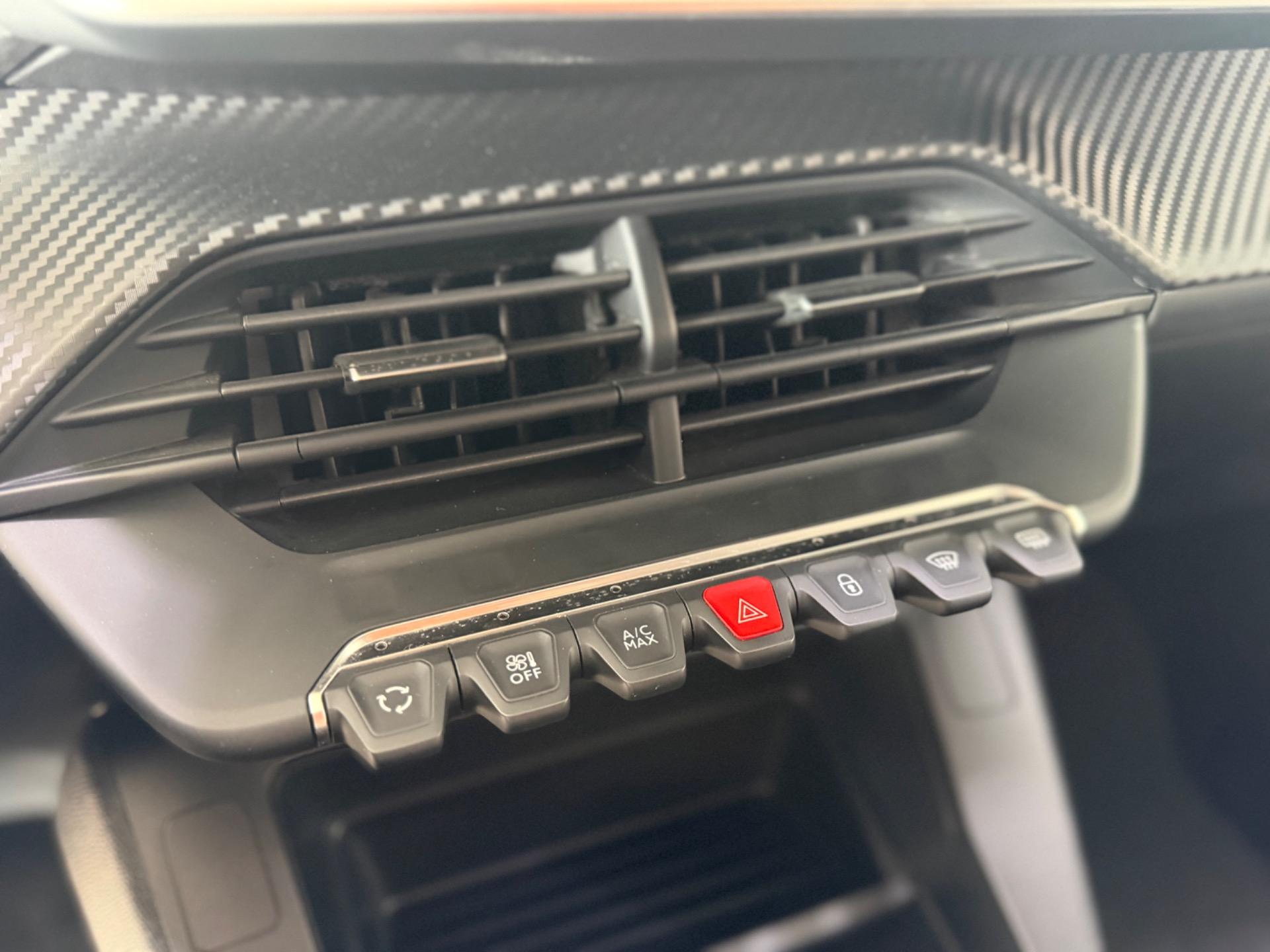 PEUGEOT 208 - Foto