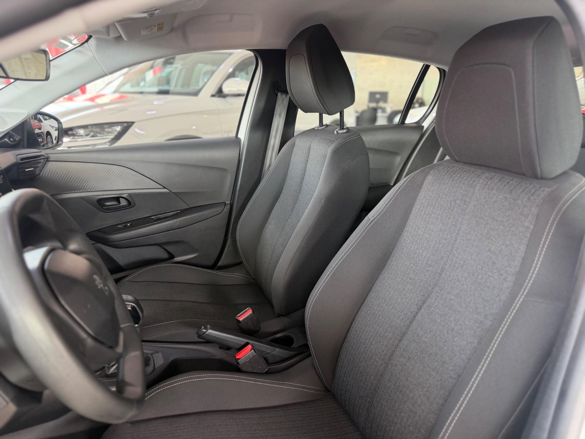 PEUGEOT 208 - Foto