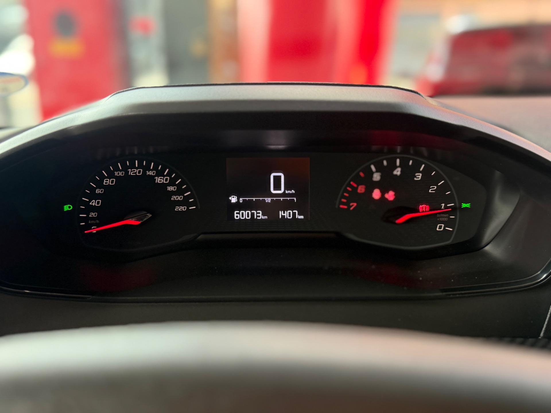 PEUGEOT 208 - Foto