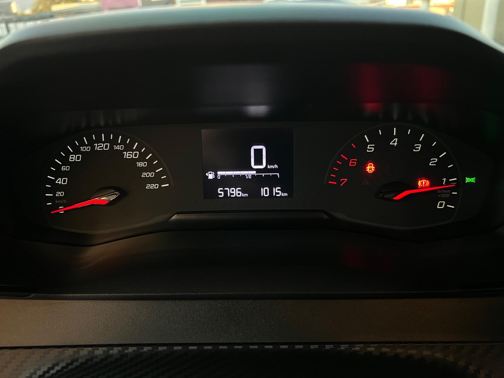 PEUGEOT 208 - Foto
