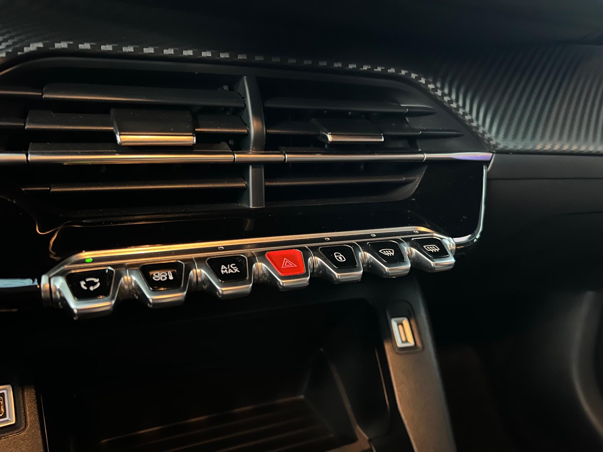 PEUGEOT 208 - Foto