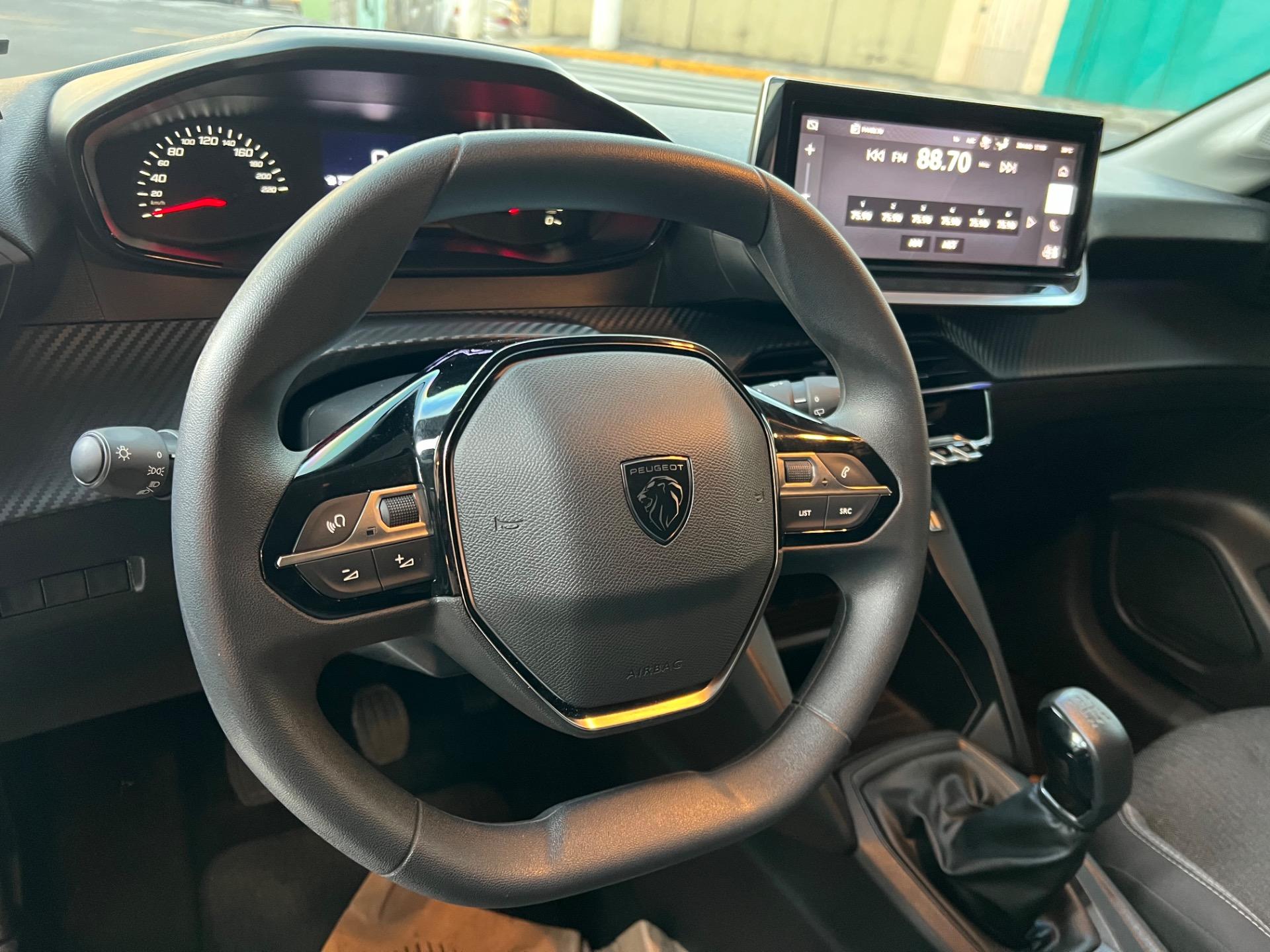 PEUGEOT 208 - Foto