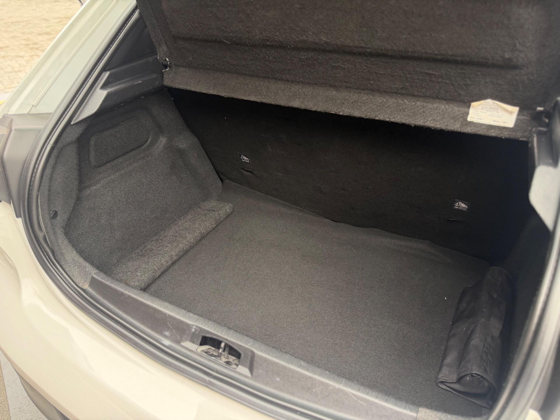 PEUGEOT 208 - Foto