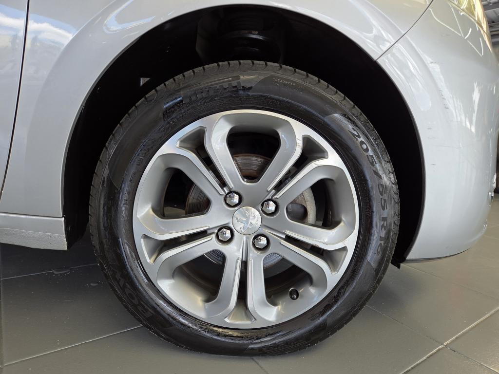 PEUGEOT 208 - Foto