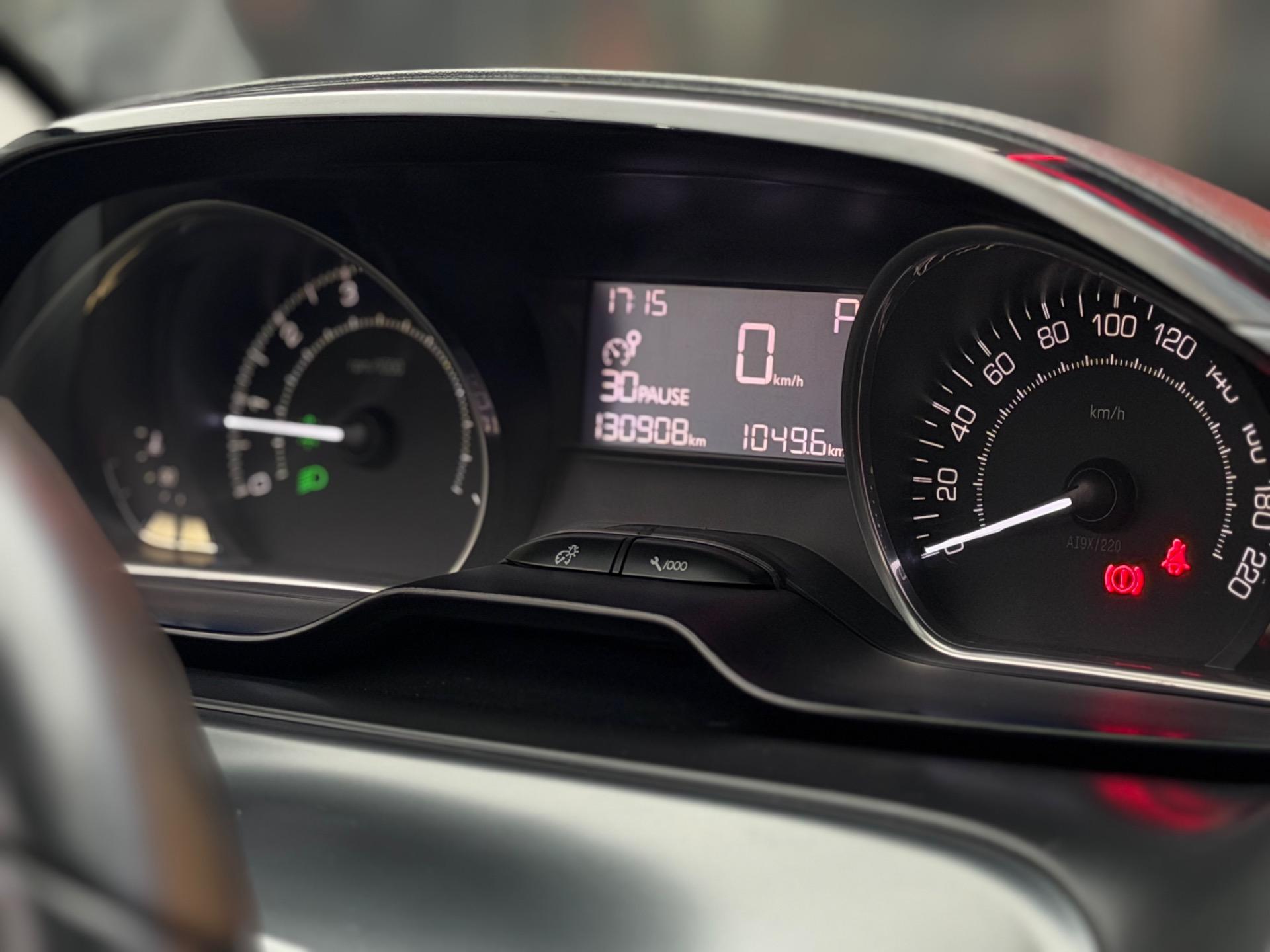 PEUGEOT 208 - Foto