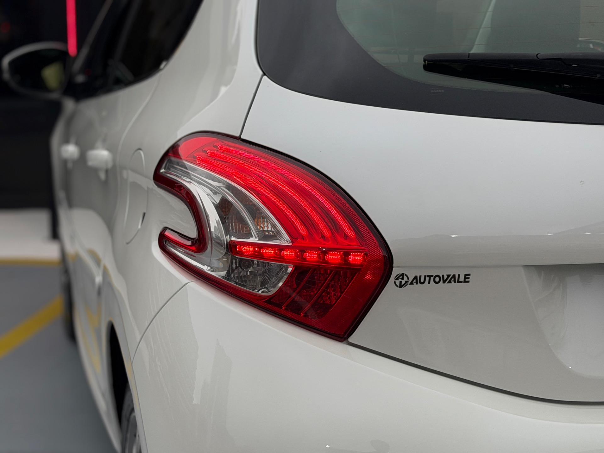 PEUGEOT 208 - Foto