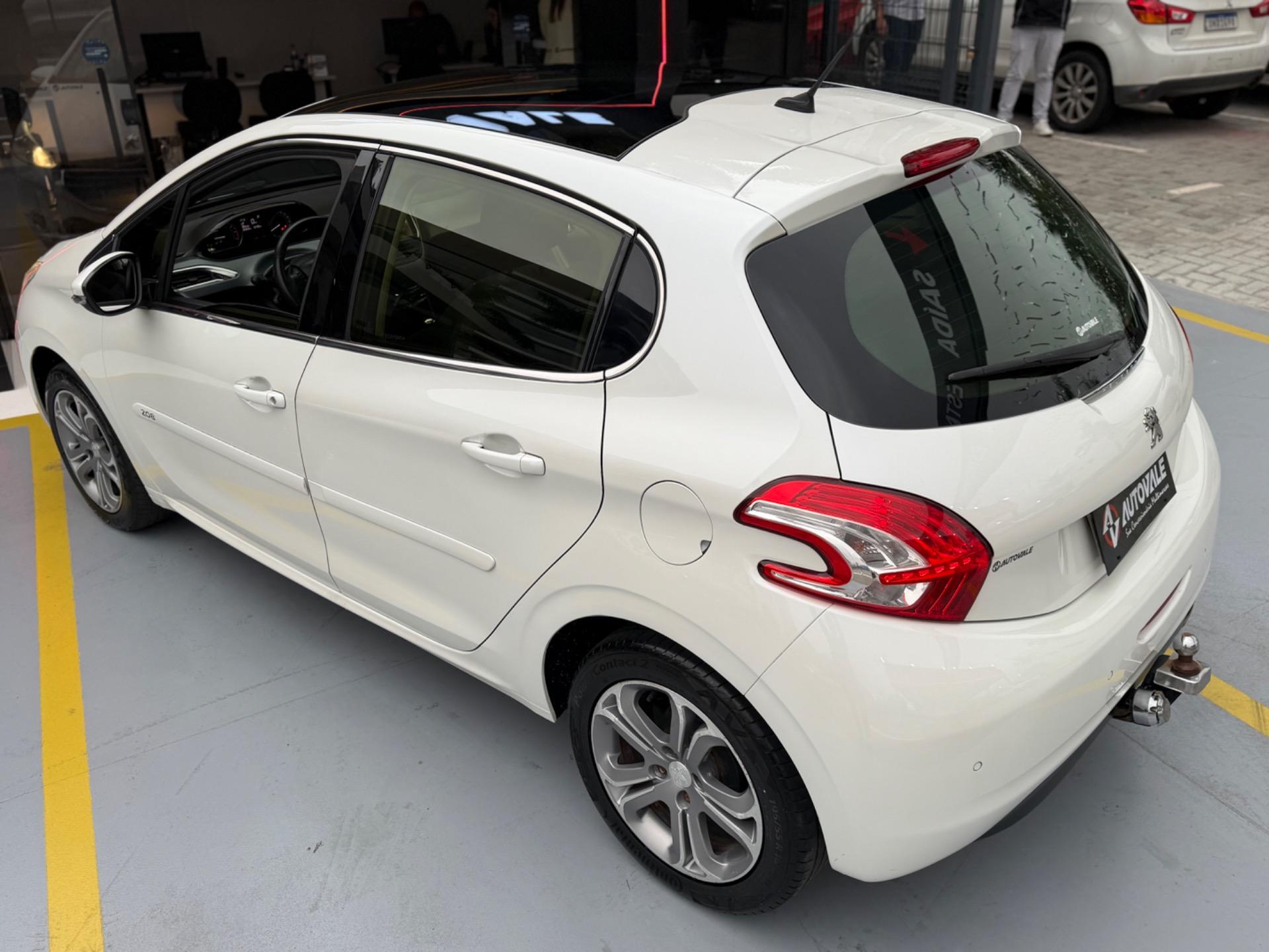 PEUGEOT 208 - Foto