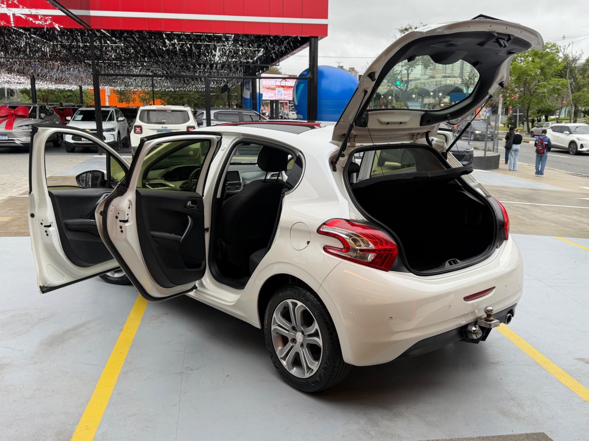 PEUGEOT 208 - Foto