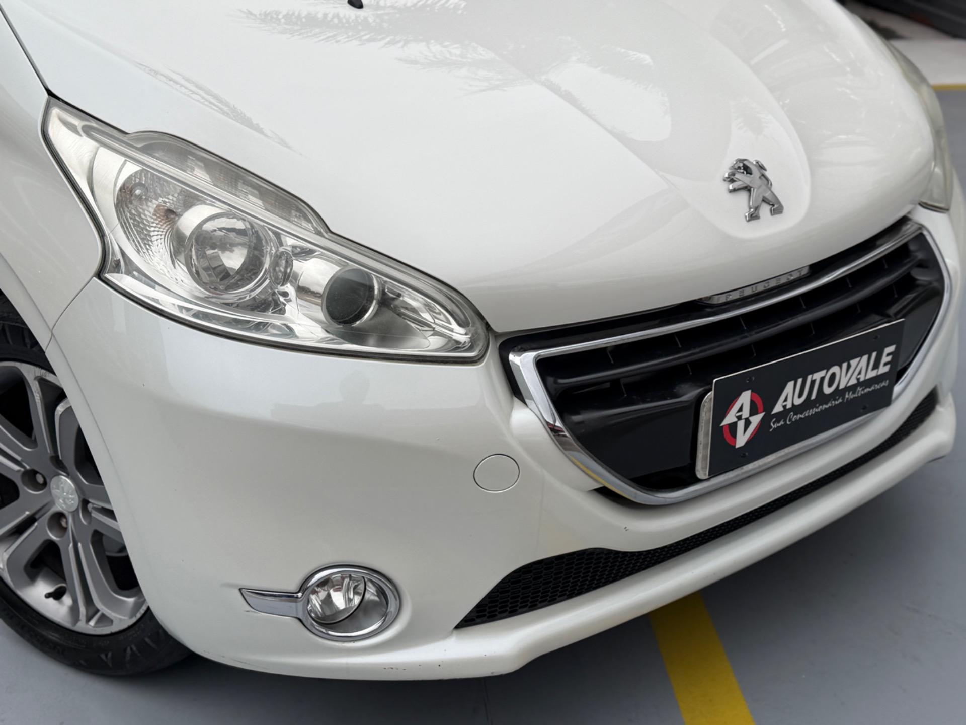 PEUGEOT 208 - Foto