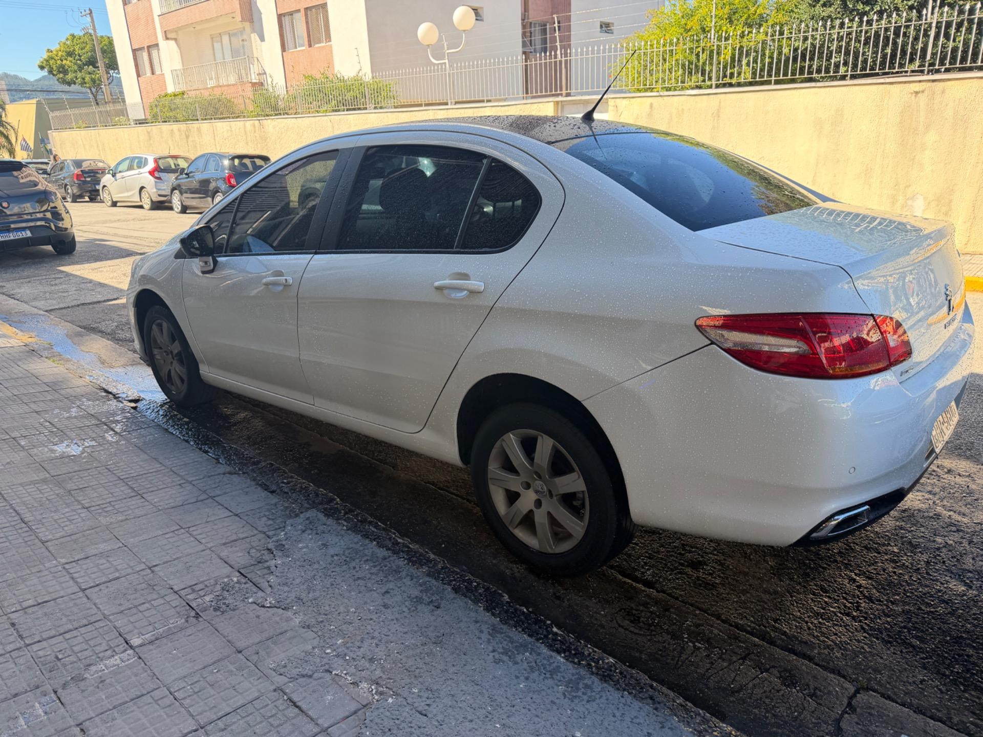 PEUGEOT 408 Sedan - Foto