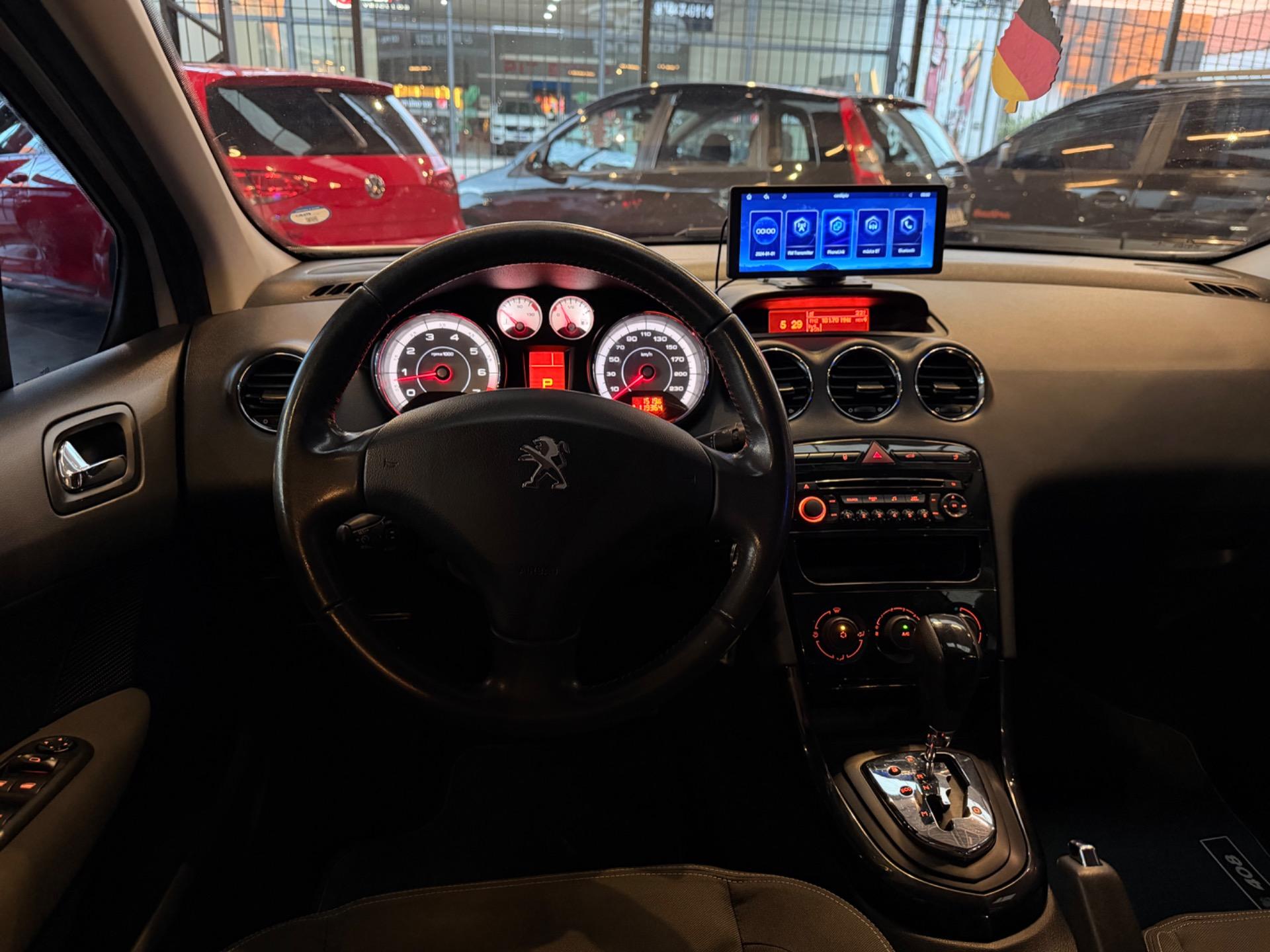PEUGEOT 408 Sedan - Foto