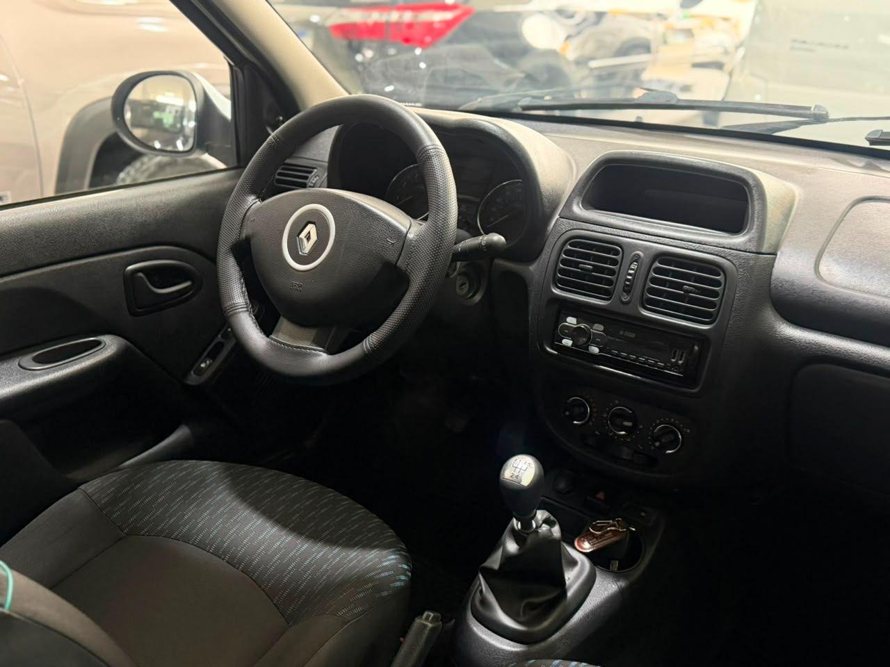 RENAULT Clio Hatch - Foto